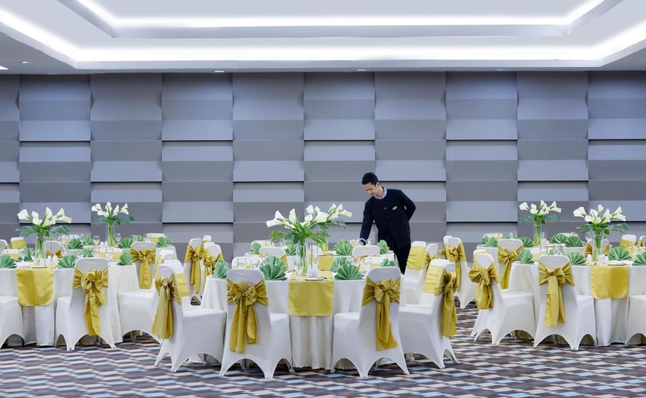 Hotel Santika Kelapa Gading Jakarta Exterior photo