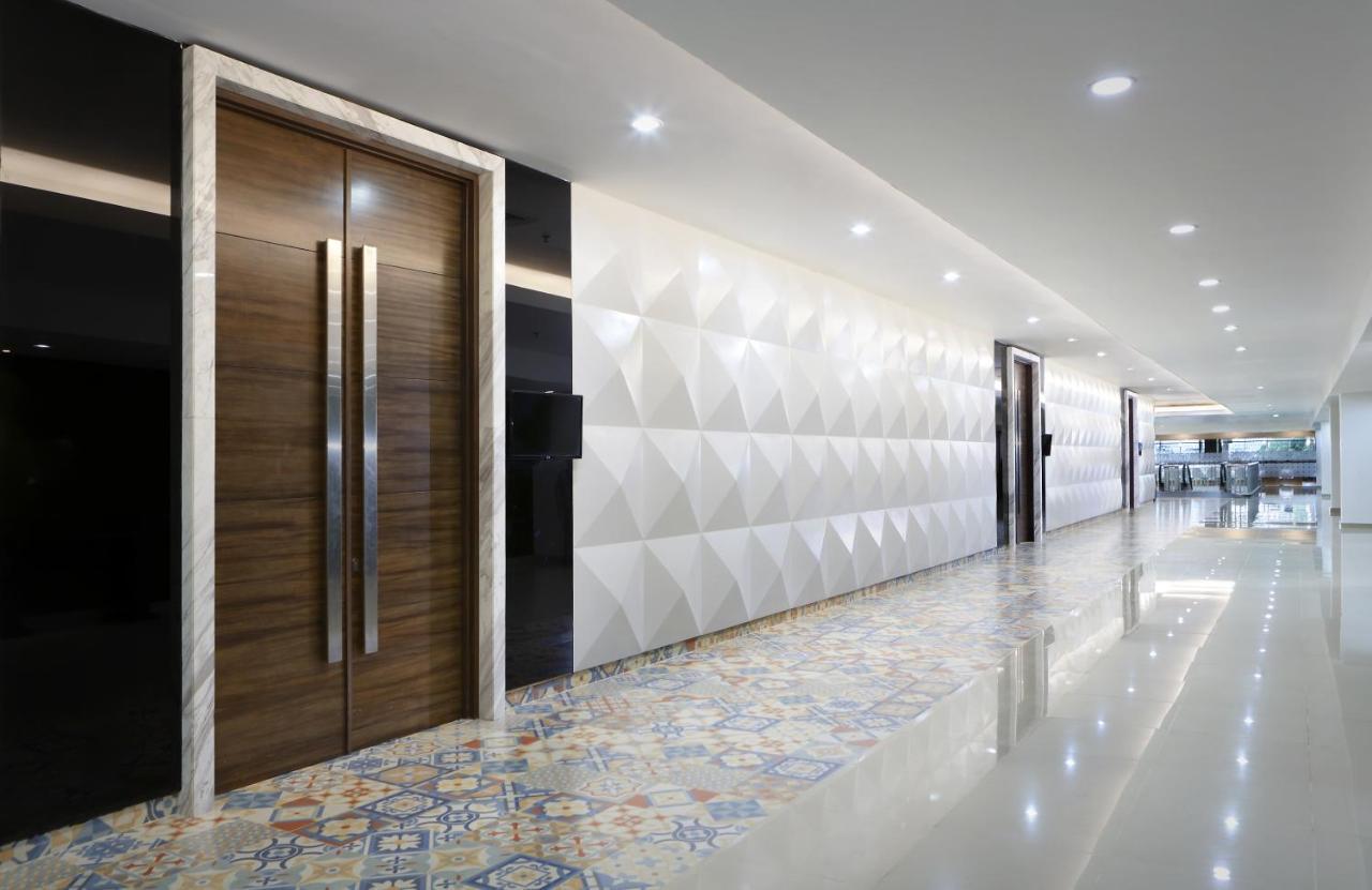 Hotel Santika Kelapa Gading Jakarta Exterior photo
