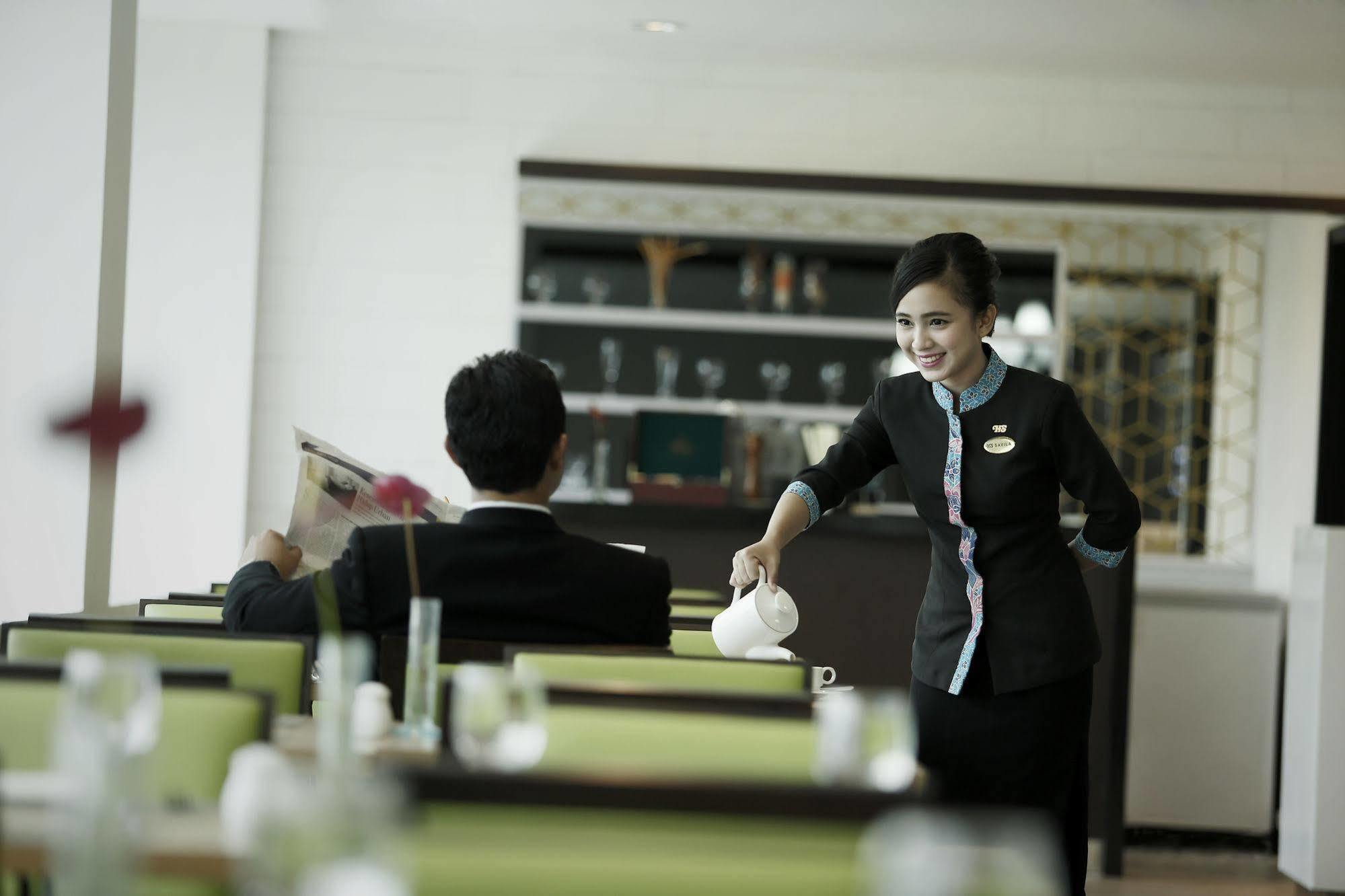 Hotel Santika Kelapa Gading Jakarta Exterior photo